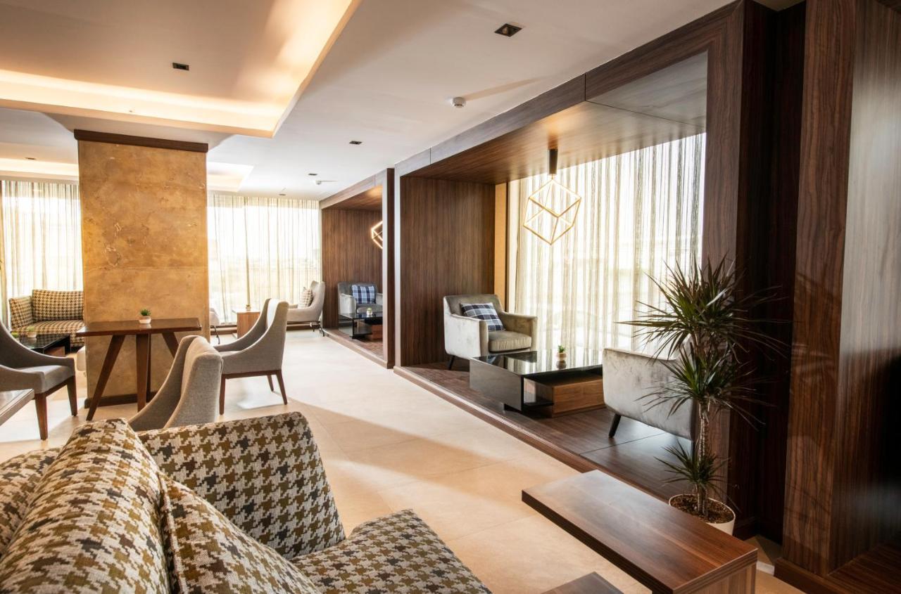 Golden Rose Hotel *
